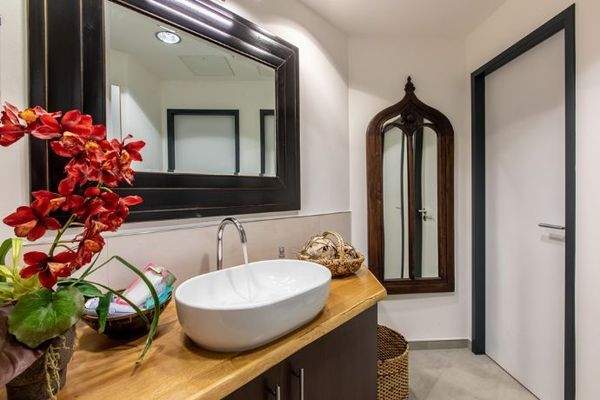 Ambiente im Büro genießen, sogar im WC