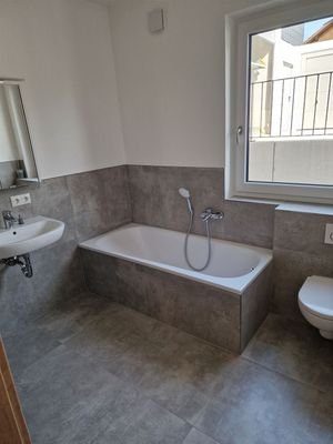Bad-Badewanne
