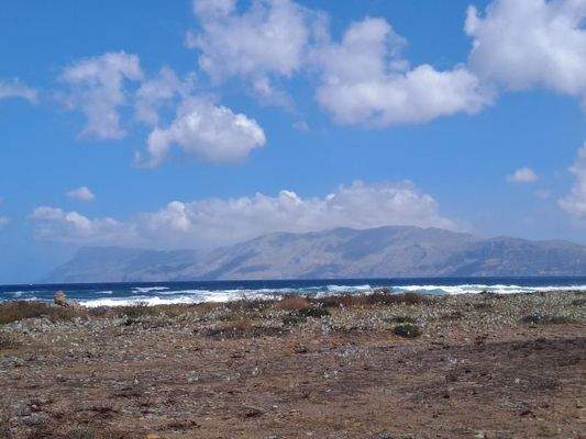 Kreta, Kissamos: Großes Grundstück direkt am Meer zu verkaufen