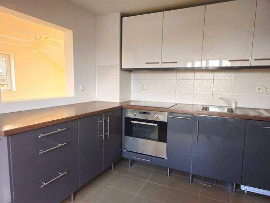 Teilansicht Küche mit Durchreiche