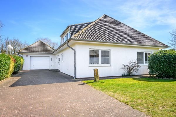 gepflasterte Auffahrt