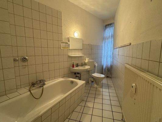 Wannenbad mit Fenster