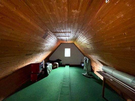 Dachboden mit fester Treppe