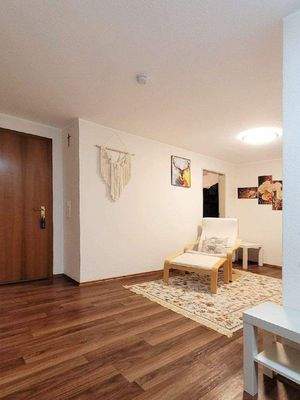 Flur im Souterrain mit weiterem Wohnungseingang