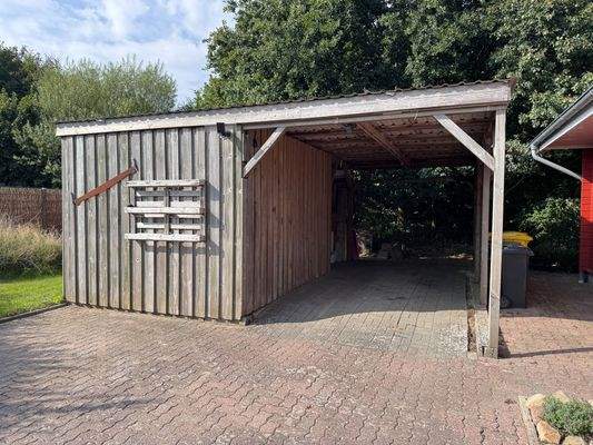 Hier ist Platz! Stellfläche für 2 PKW, ein Wohnmobil inkl. Wallbox.