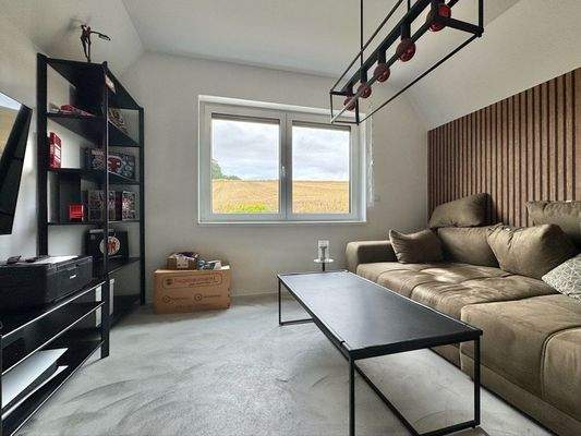 Geräumiges Kinderzimmer (DG)