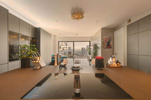 Wohnzimmer aus der Küche gesehen