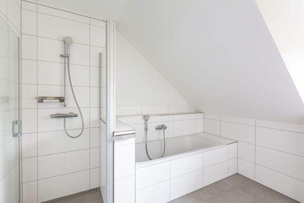 Bad / Dusche u. Wanne