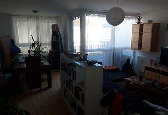 Wohnzimmer - Blick zu Balkon