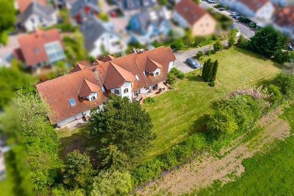 Luftbild Villa und Garten 