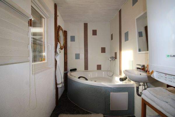 Bad mit Whirlpoolwanne