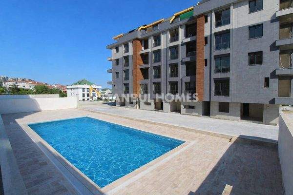 Sea View Flats in a Complex with Rich Features in Beylikduzu