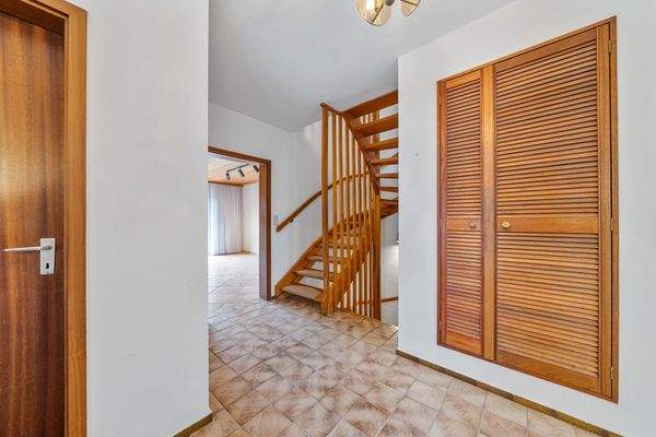 Eingangsbereich mit Garderobenschrank