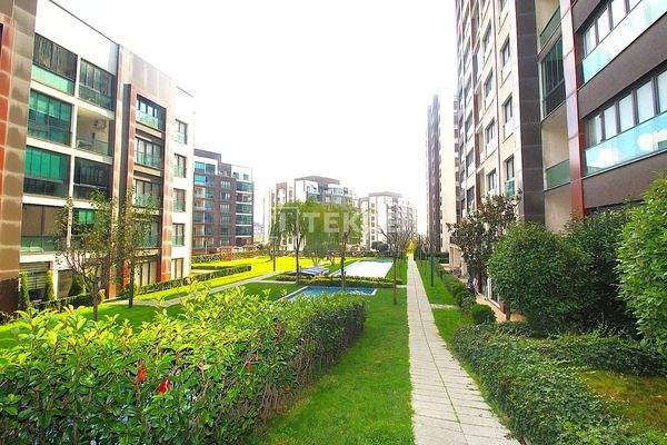 Apartments with Swimming Pools in Beylikdüzü İstanbul