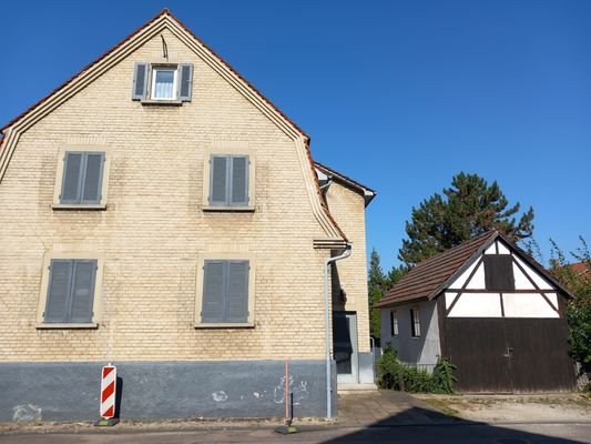 Außenansicht mit Garage.jpg