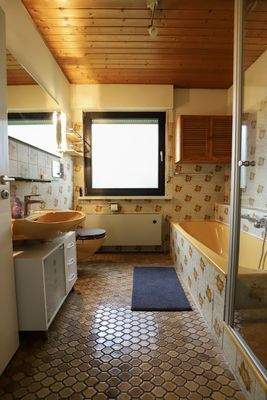 Dusch-, und Wannenbad Erdgeschoss