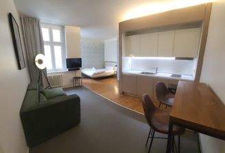 b7682128-9e9f-4d2e-a2e5-e9928e42753a