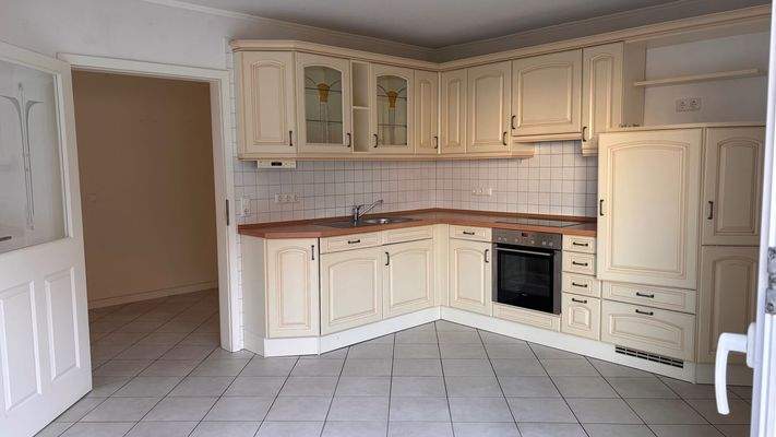 EG Küche mit Einbauküche