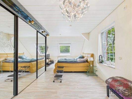 Das erste der fünf Schlafzimmer