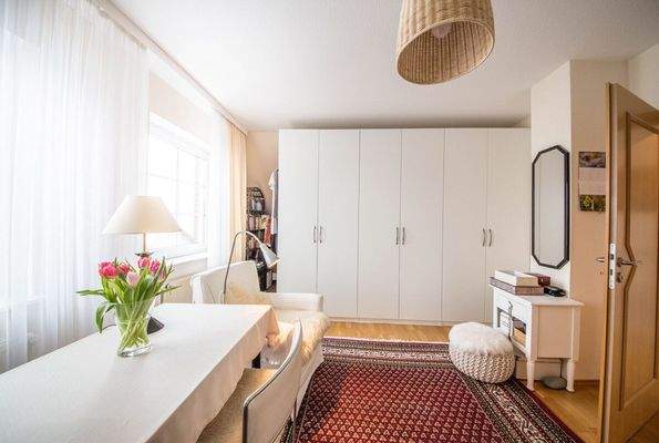 Stauraum hinter dem Schrank 