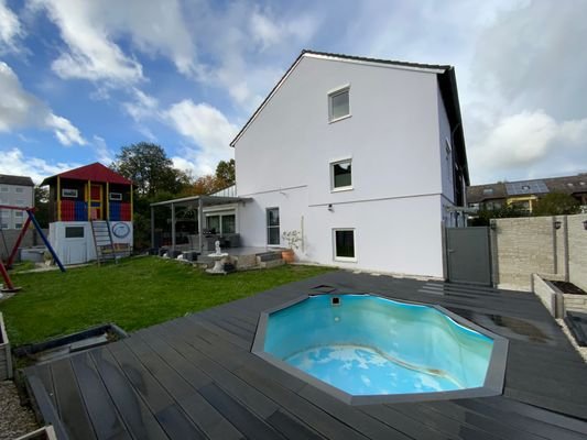 Garten mit Pool