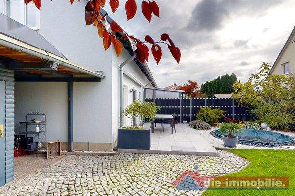 Sonnige Terrasse für entspannte Abende