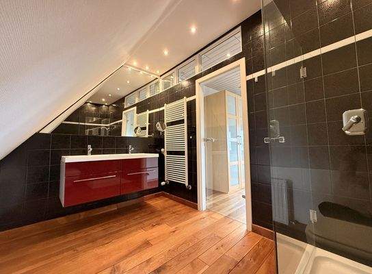 Haupthaus / DG / Duschbad im Dachgeschoss