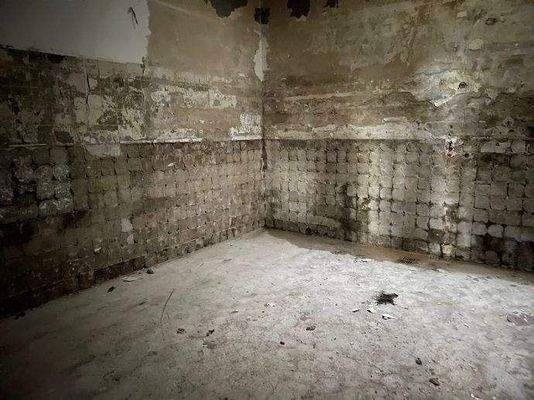 Innenansicht z.Z. entkernt