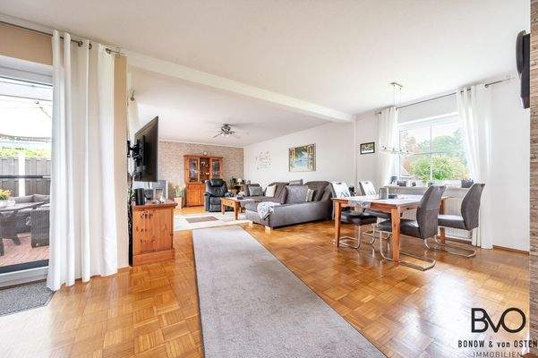 Großzügiger Wohn- und Essbereich