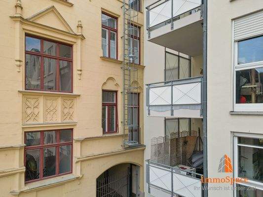 Blick auf das Mehrparteienhaus und die traumhafte Fassade