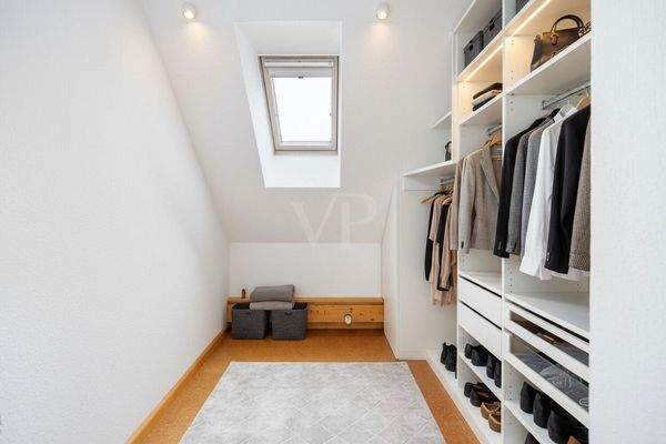 Ankleidebereich 2. OG. KI modifiziert