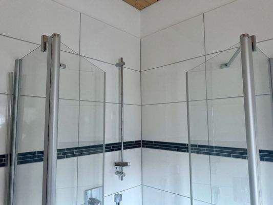 Renovierte Bäder mit Dusche