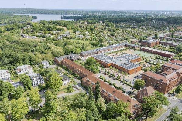 Lufbild mit Blick auf den See