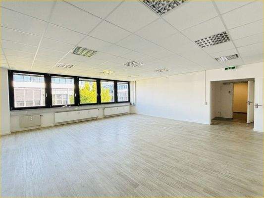 großes Büro (mit Trockenbau teilbar)