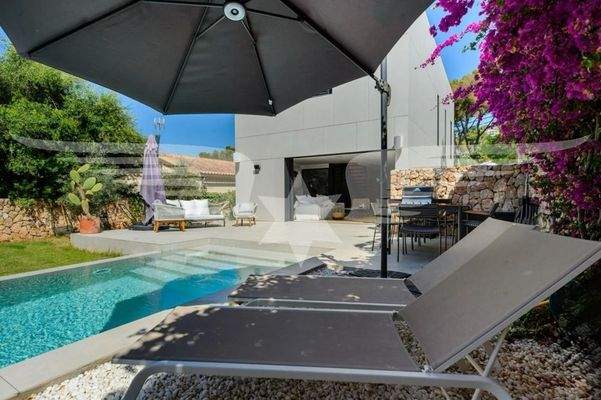 Garten mit Swimmingpool