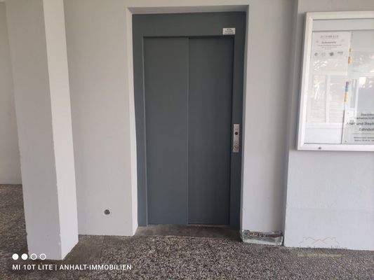 Fahrstuhl Eingang B
