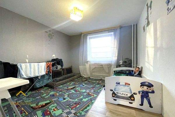 Kinder-/Schlafzimmer