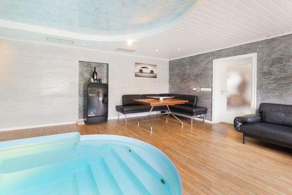 Mit Spots, Edelputz u.v.m.