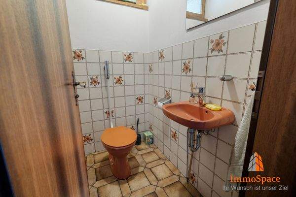 Separates Gäste-WC im Erdgeschoss