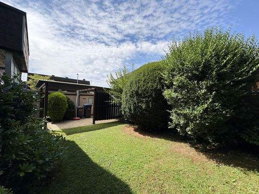 Garten und Doppelgarage
