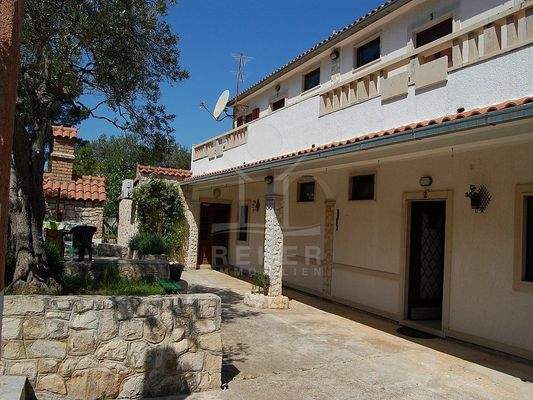 Die Terrasse stellt eine Oase der Ruhe dar