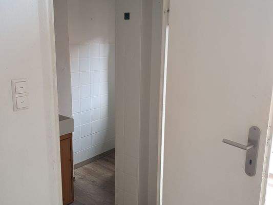 Offene Tür zur Wohnung