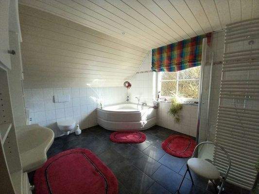 Bad 2, Wanne, Dusche