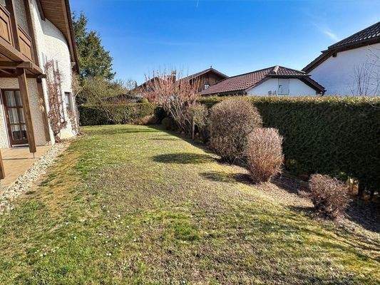 Südterrasse und Garten