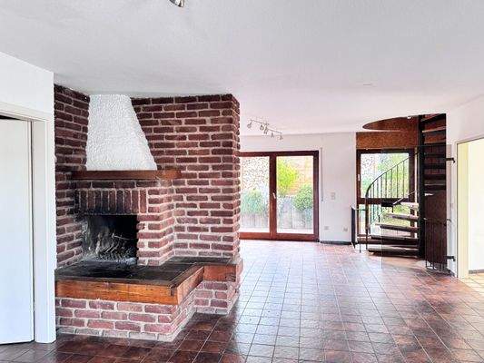 EG Kamin, Essecke, Zugang kl. Terrasse, Treppe, Flur