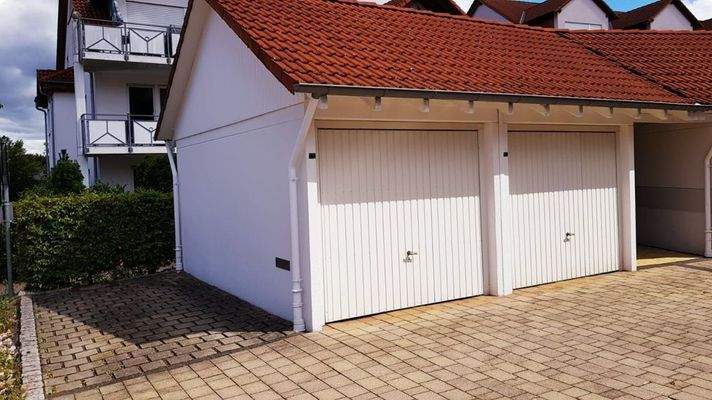 Stellplatz und Garage