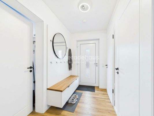 Räum erstmal alles auf und ersetze es mit schlichter Einrichtung