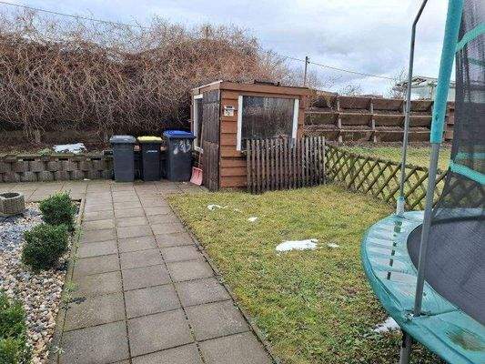 Zuwegung Doppelhaushälfte 7b + Geräteschuppen