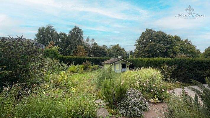 Hintergarten + Gartenhaus