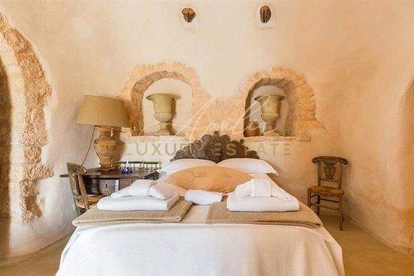 Trulli aus dem 17. Jahrhundert mit Pool